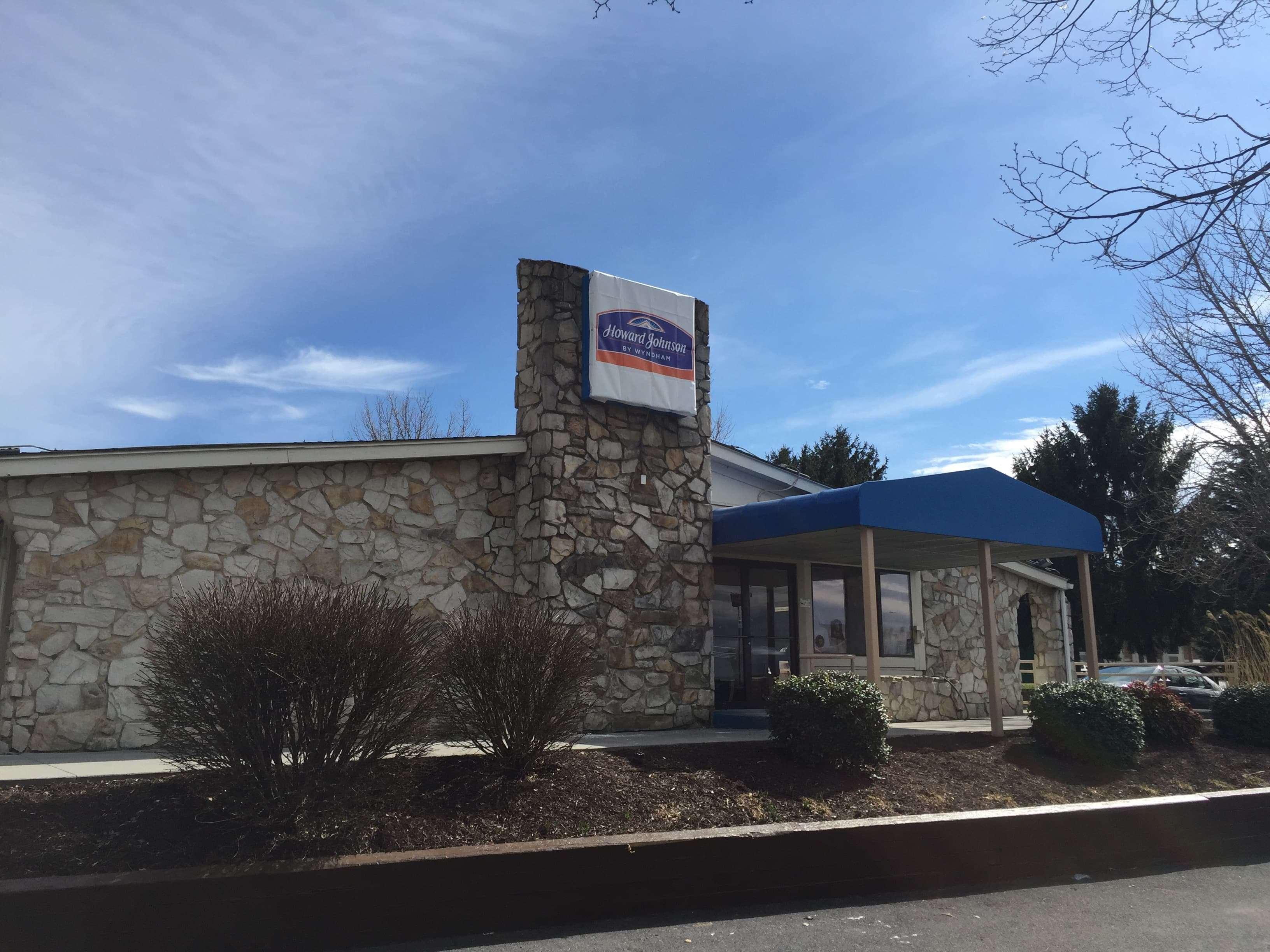 Howard Johnson By Wyndham Harrisonburg Bagian luar foto