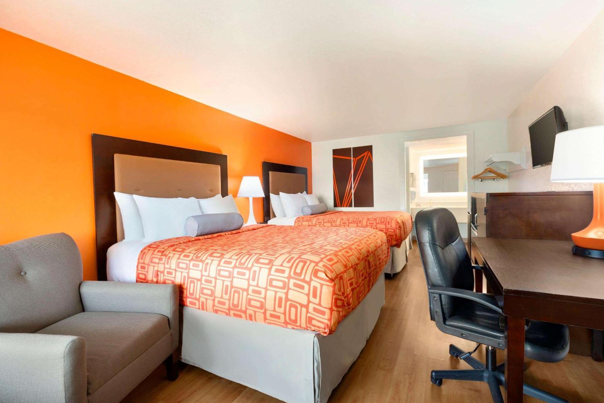 Howard Johnson By Wyndham Harrisonburg Bagian luar foto