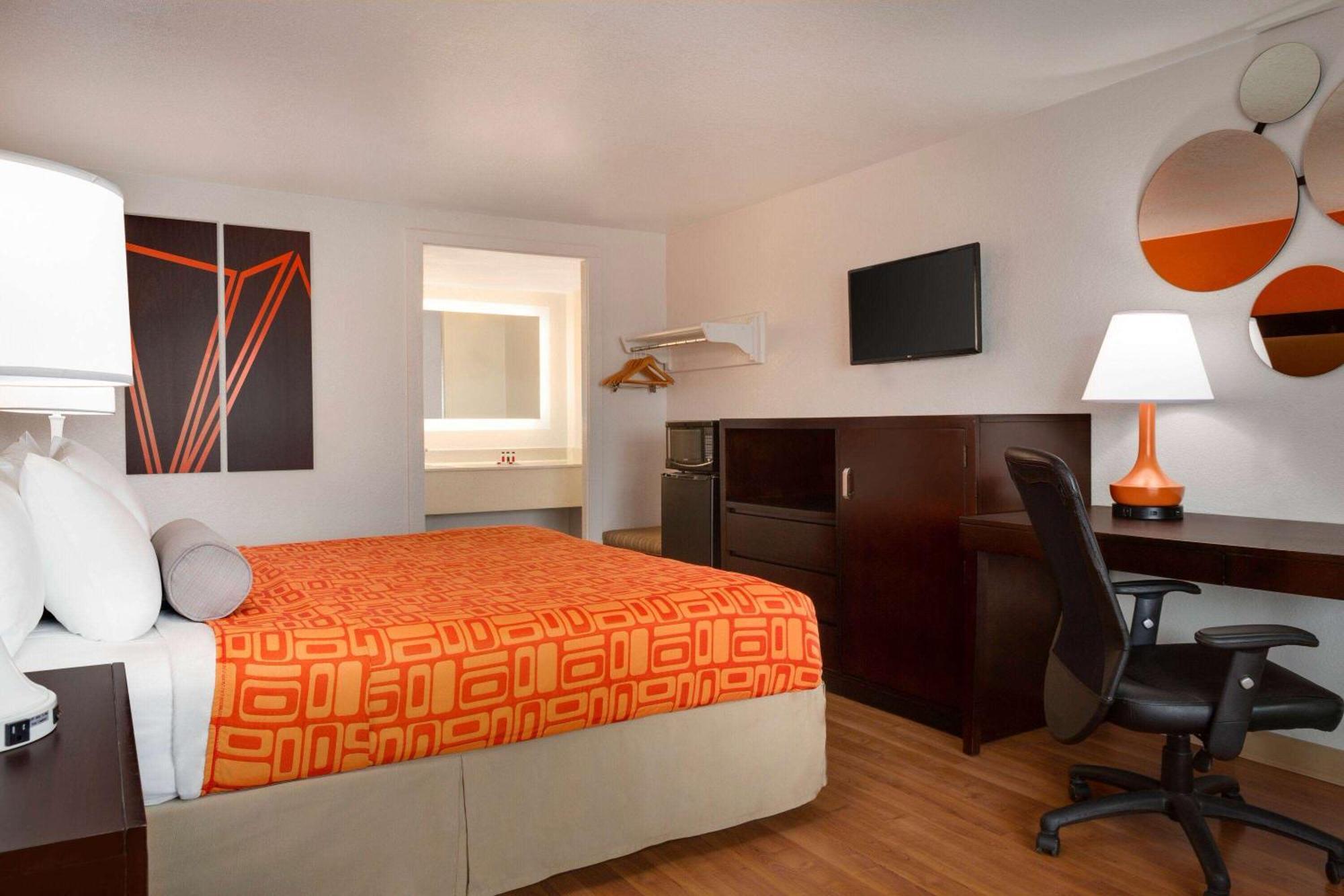 Howard Johnson By Wyndham Harrisonburg Bagian luar foto