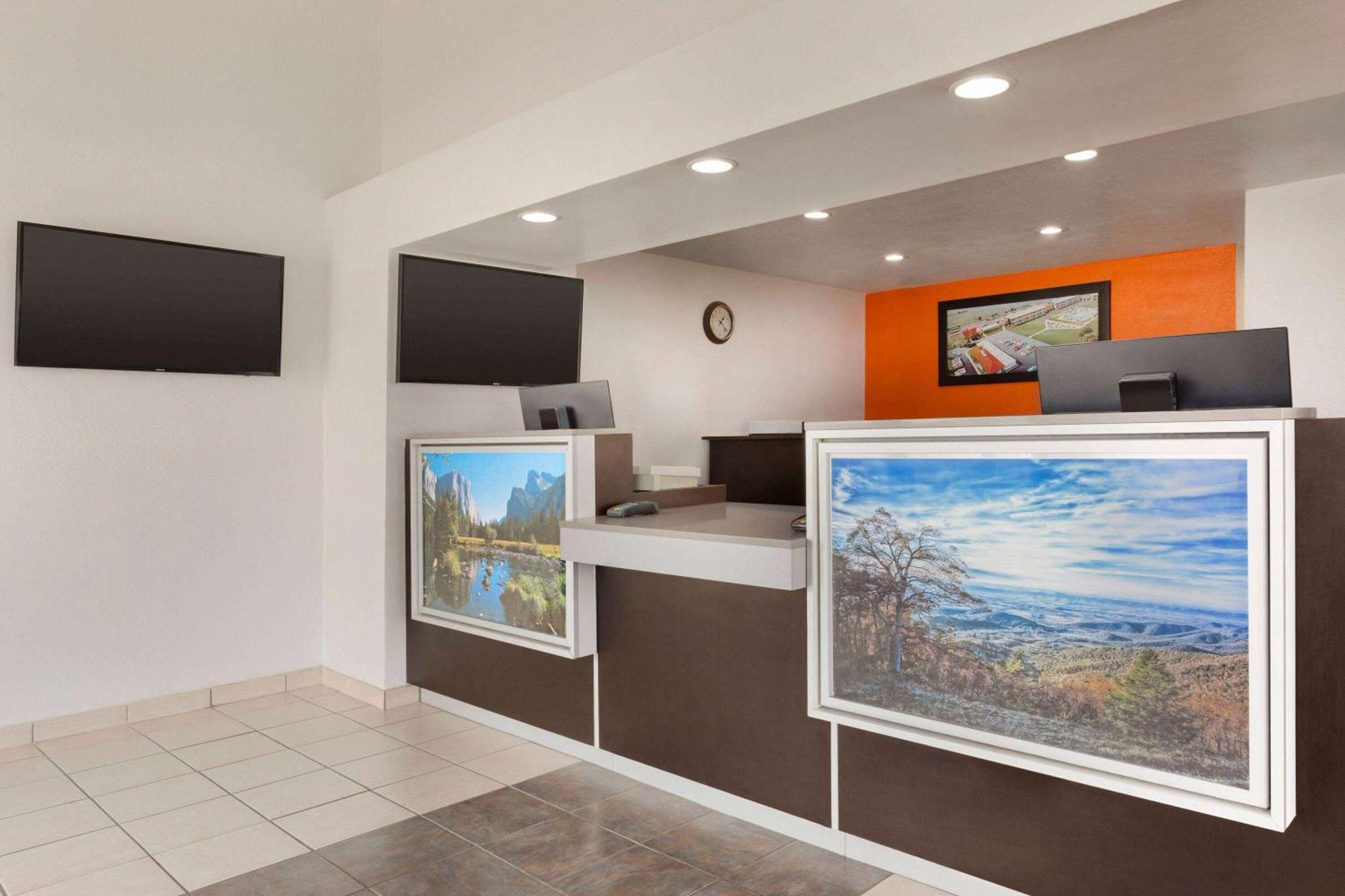 Howard Johnson By Wyndham Harrisonburg Bagian luar foto