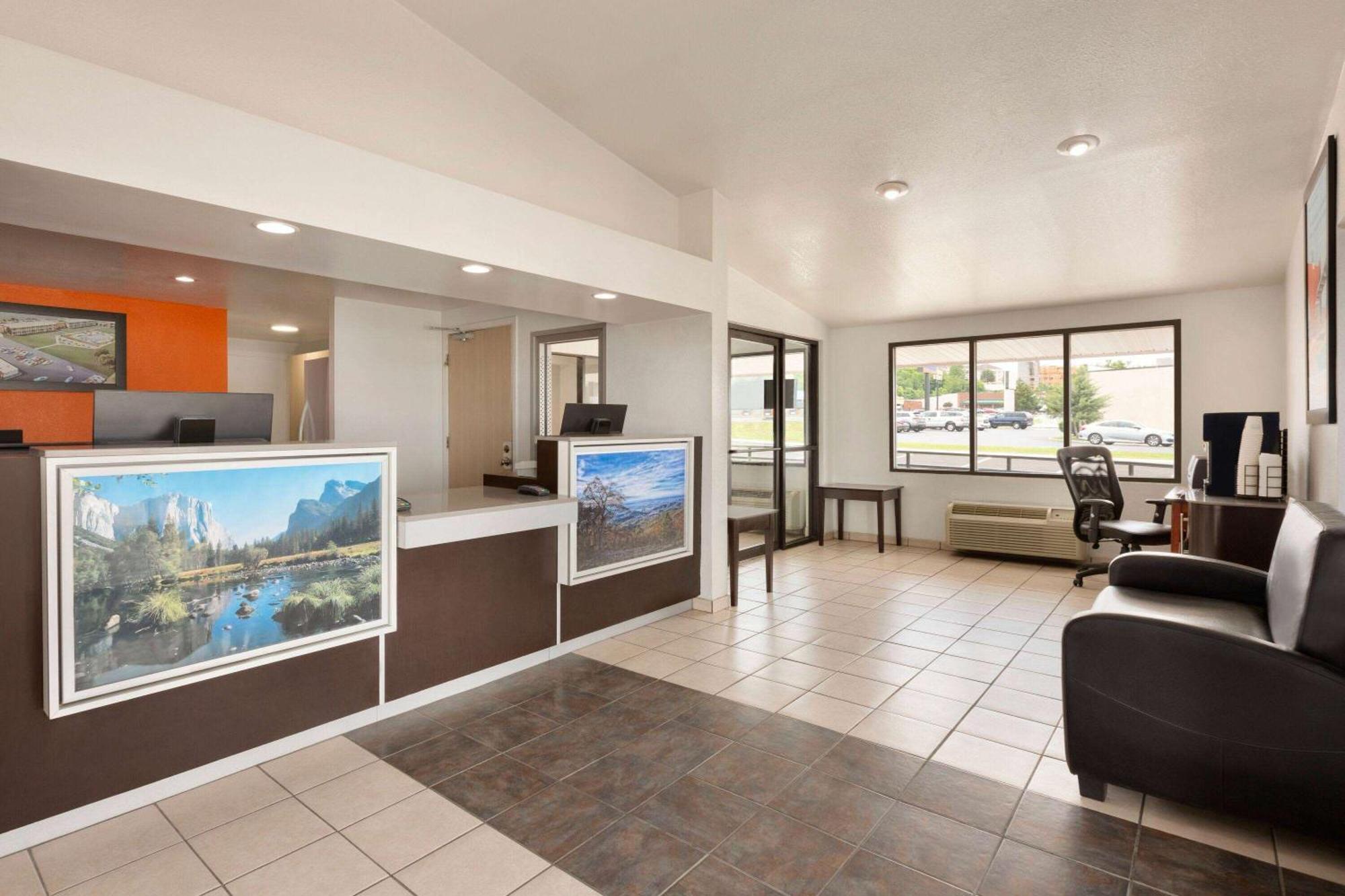 Howard Johnson By Wyndham Harrisonburg Bagian luar foto