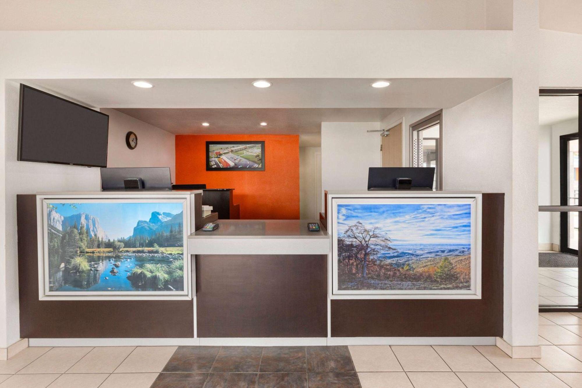 Howard Johnson By Wyndham Harrisonburg Bagian luar foto