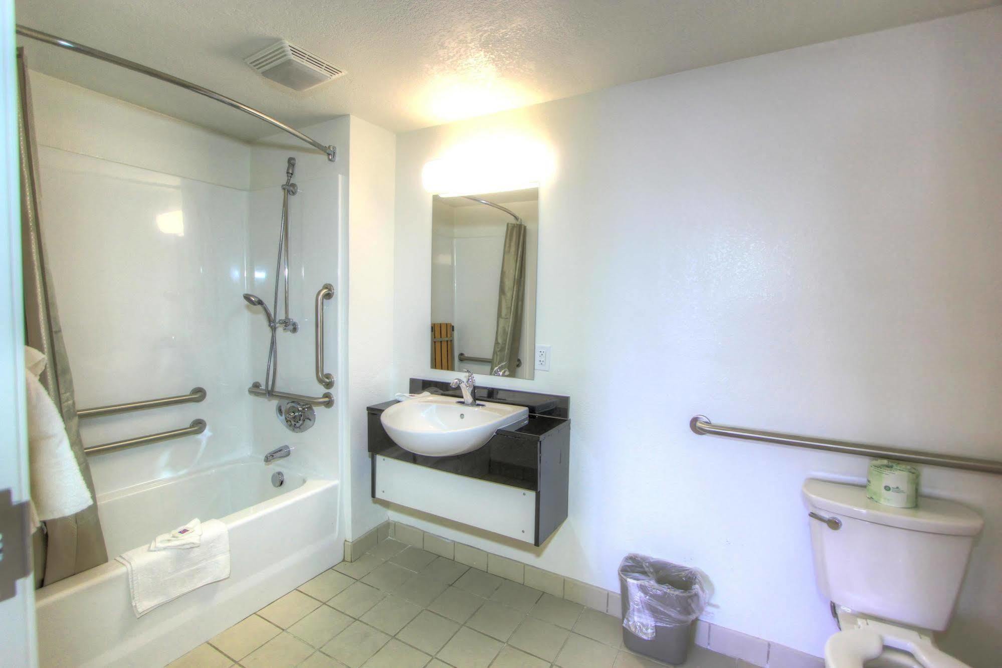 Howard Johnson By Wyndham Harrisonburg Bagian luar foto